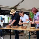 Flämingmarkt in Cammer, Kartoffelschälwettbewerb, Foto: Eileen Genz
