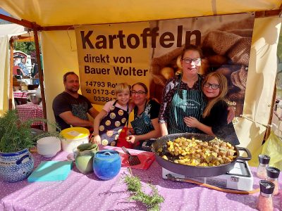 Stand von Bauer Wolter und Familie auf dem Flämingmarkt